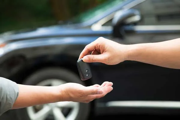 Achat d'une citadine par une société dans un garage automobile, Montluel, Garage Villefroy